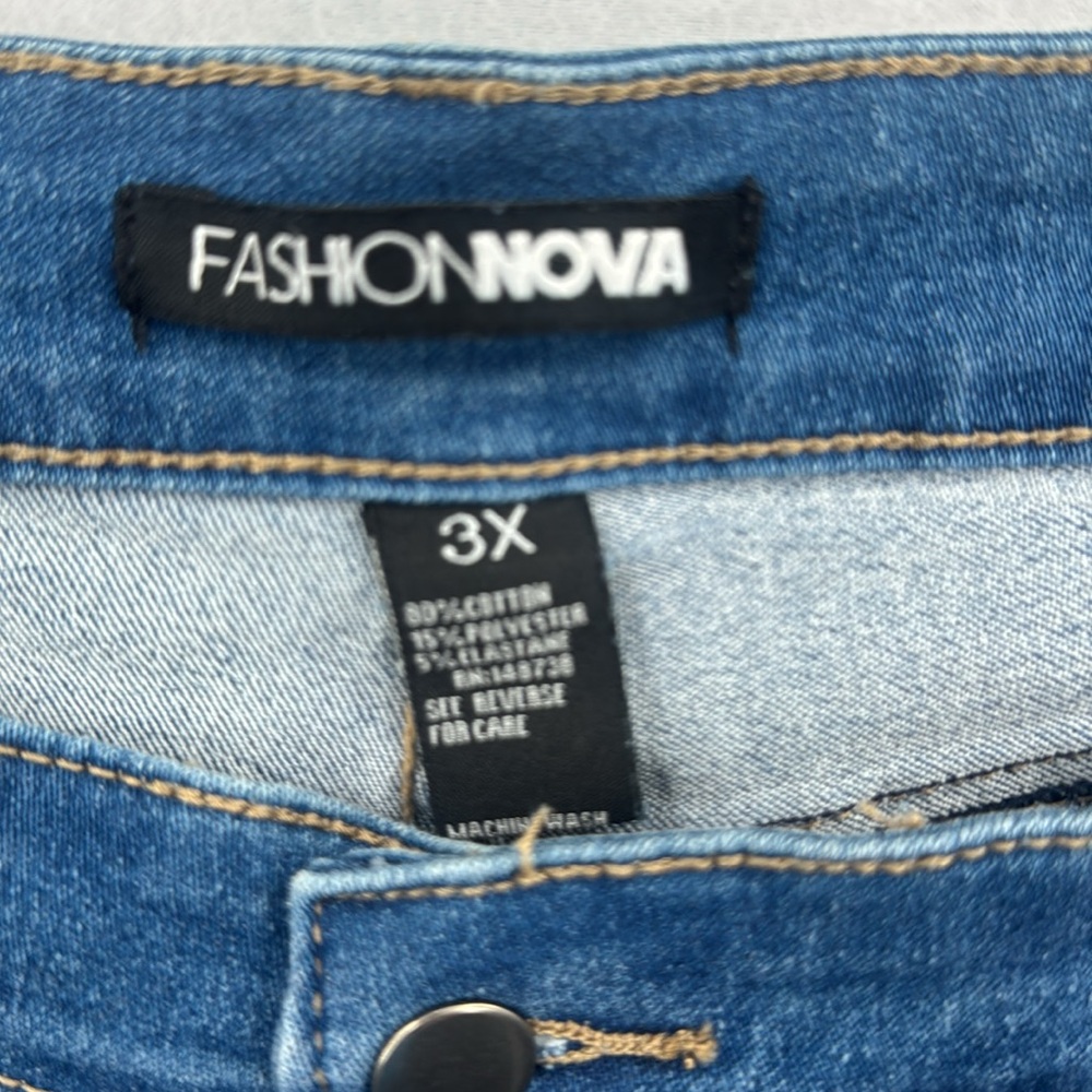 3For$20 Fashion Nova Ripped Style Tappered Blue Stretch Jeans size 3X - Picture 2 of 4